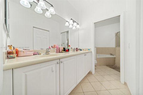 Adosado en venta en Homestead, Florida, 4 dormitorios, 161.28 m2 № 1967042 - foto 9
