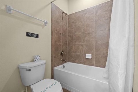 Casa en venta en Kissimmee, Florida, 8 dormitorios, 315.96 m2 № 1774024 - foto 23