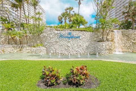 Condo in Hallandale Beach, Florida, 1 bedroom  № 2040088