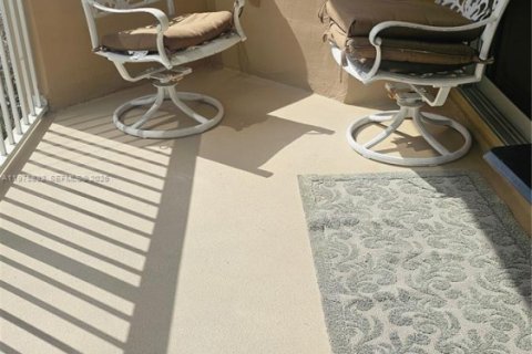 Condo in Hallandale Beach, Florida, 1 bedroom  № 2040088 - photo 23