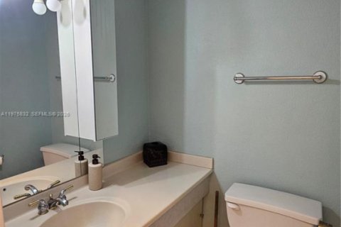 Condo in Hallandale Beach, Florida, 1 bedroom  № 2040088 - photo 9