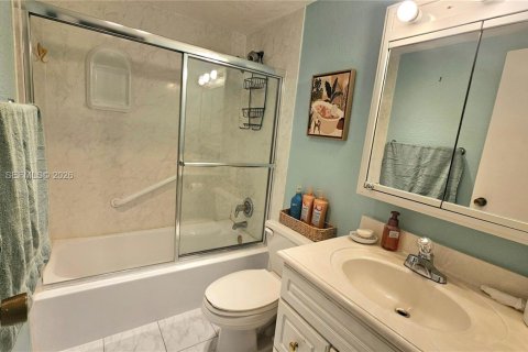 Condo in Hallandale Beach, Florida, 1 bedroom  № 2040088 - photo 14