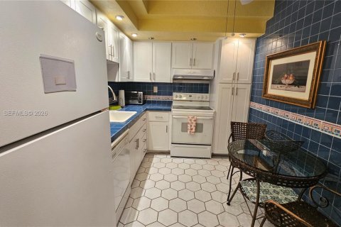 Condo in Hallandale Beach, Florida, 1 bedroom  № 2040088 - photo 6