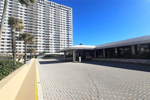 Condo in Hallandale Beach, Florida, 1 bedroom  № 2040088 - photo 25