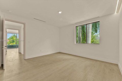 Villa ou maison à vendre à North Bay Village, Floride: 5 chambres, 409.7 m2 № 2268206 - photo 30