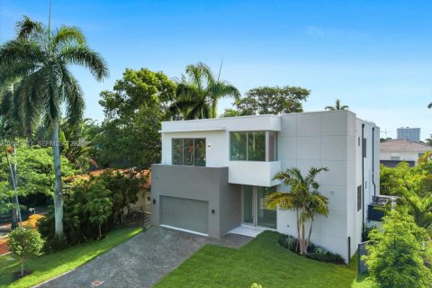 Villa ou maison à North Bay Village, Floride 5 chambres, 409.7 m2 № 2268206