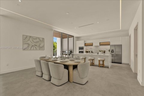 Villa ou maison à vendre à North Bay Village, Floride: 5 chambres, 409.7 m2 № 2268206 - photo 6