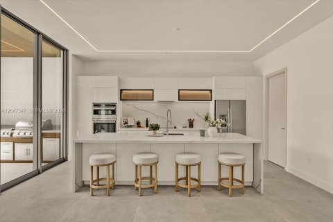 Villa ou maison à vendre à North Bay Village, Floride: 5 chambres, 409.7 m2 № 2268206 - photo 8