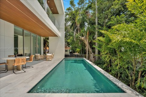 Villa ou maison à vendre à North Bay Village, Floride: 5 chambres, 409.7 m2 № 2268206 - photo 3