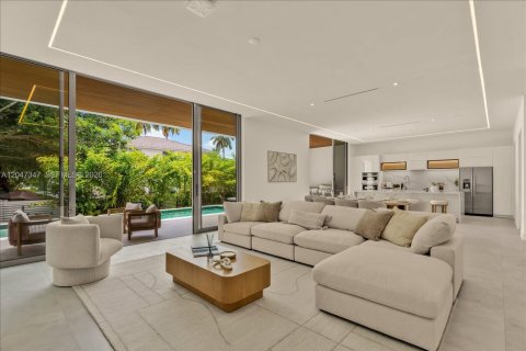 Villa ou maison à vendre à North Bay Village, Floride: 5 chambres, 409.7 m2 № 2268206 - photo 5
