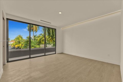Villa ou maison à vendre à North Bay Village, Floride: 5 chambres, 409.7 m2 № 2268206 - photo 27