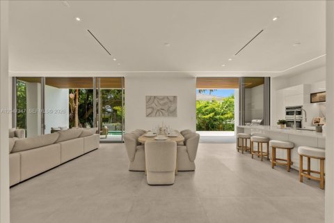 Villa ou maison à vendre à North Bay Village, Floride: 5 chambres, 409.7 m2 № 2268206 - photo 4
