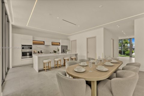 Villa ou maison à vendre à North Bay Village, Floride: 5 chambres, 409.7 m2 № 2268206 - photo 7