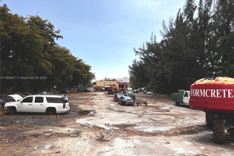 Propiedad comercial en venta en Miami, Florida № 1945585 - foto 7