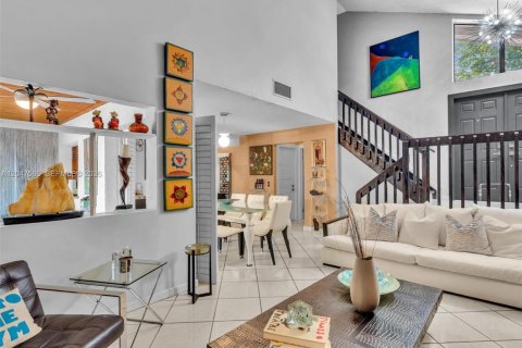 House in Miami, Florida 2 bedrooms, 145.11 sq.m. № 2240785 - photo 8