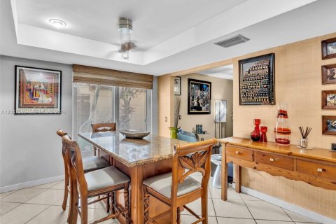House in Miami, Florida 2 bedrooms, 145.11 sq.m. № 2240785 - photo 13