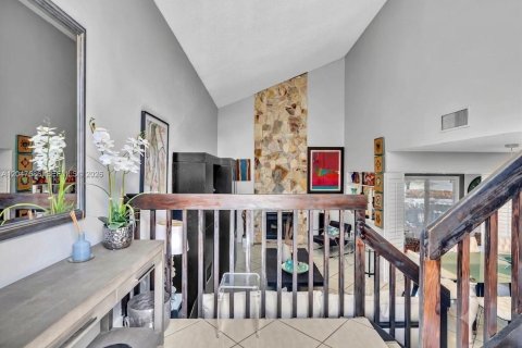 House in Miami, Florida 2 bedrooms, 145.11 sq.m. № 2240785 - photo 4