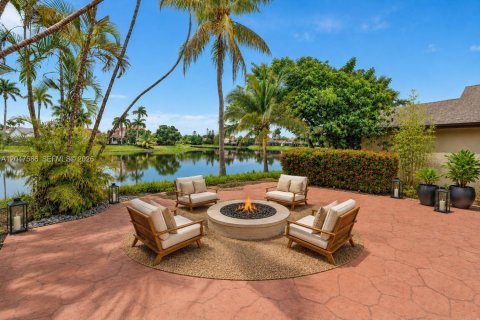 House in Miami, Florida 2 bedrooms, 145.11 sq.m. № 2240785 - photo 2