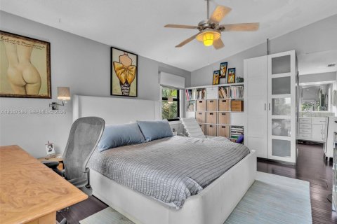 House in Miami, Florida 2 bedrooms, 145.11 sq.m. № 2240785 - photo 18