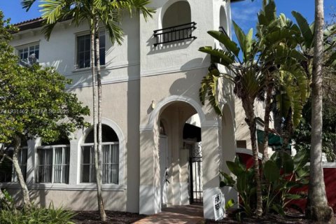 Townhouse in Lauderdale Lakes, Florida 3 bedrooms, 162.58 sq.m. № 1993253