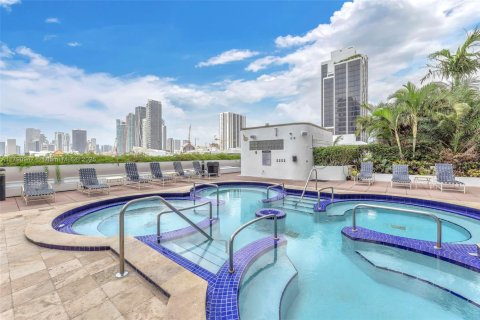 Condo in Miami, Florida, 1 bedroom  № 1959253 - photo 5
