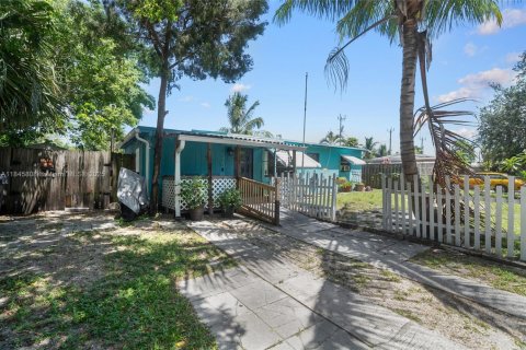 Casa en venta en Pompano Beach, Florida, 2 dormitorios, 86.21 m2 № 1842595 - foto 4
