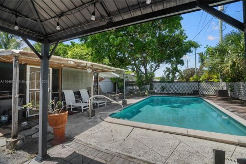 Casa en venta en Pompano Beach, Florida, 2 dormitorios, 86.21 m2 № 1842595 - foto 18