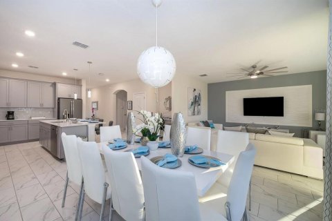 House in Davenport, Florida 6 bedrooms, 305.74 sq.m. № 1901224 - photo 8