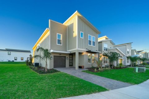 House in Davenport, Florida 6 bedrooms, 305.74 sq.m. № 1901224 - photo 1