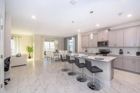 House in Davenport, Florida 6 bedrooms, 305.74 sq.m. № 1901224 - photo 6