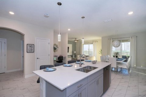 House in Davenport, Florida 6 bedrooms, 305.74 sq.m. № 1901224 - photo 5