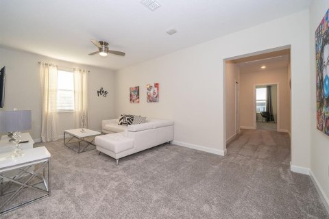 House in Davenport, Florida 6 bedrooms, 305.74 sq.m. № 1901224 - photo 9