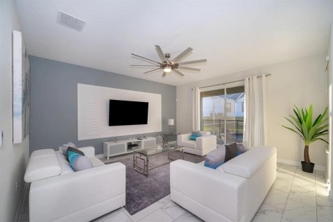 House in Davenport, Florida 6 bedrooms, 305.74 sq.m. № 1901224 - photo 4