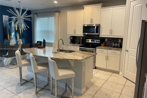 House in Kissimmee, Florida 5 bedrooms, 236.9 sq.m. № 1467596 - photo 6