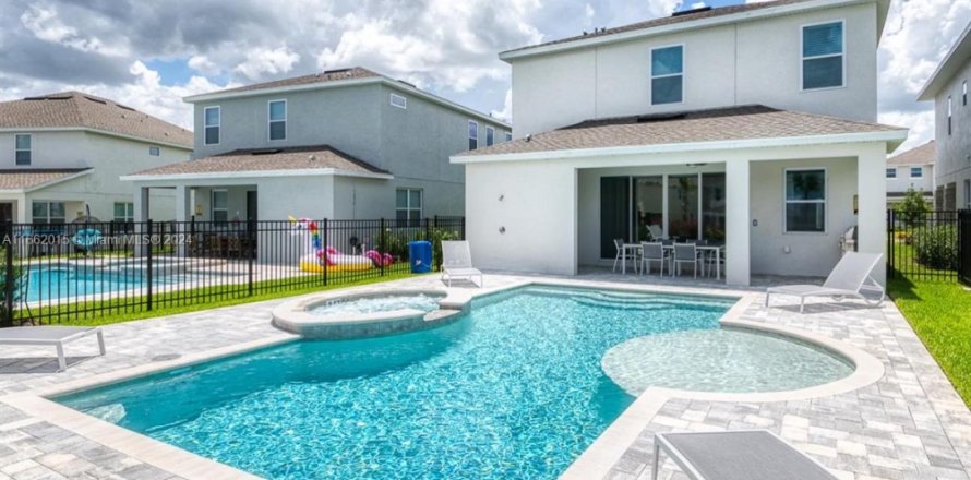 House in Kissimmee, Florida 5 bedrooms, 236.9 sq.m. № 1467596