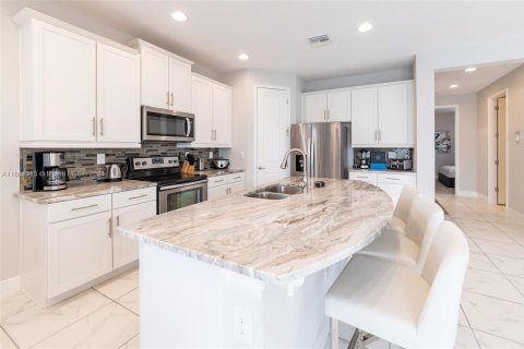 House in Kissimmee, Florida 5 bedrooms, 236.9 sq.m. № 1467596 - photo 11