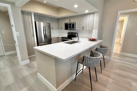 Condo in Sunny Isles Beach, Florida, 2 bedrooms  № 1889073 - photo 6