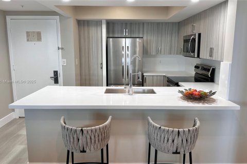 Condo in Sunny Isles Beach, Florida, 2 bedrooms  № 1889073 - photo 9