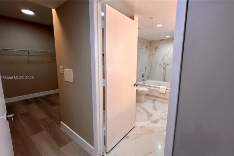 Condo in Sunny Isles Beach, Florida, 2 bedrooms  № 1889073 - photo 20