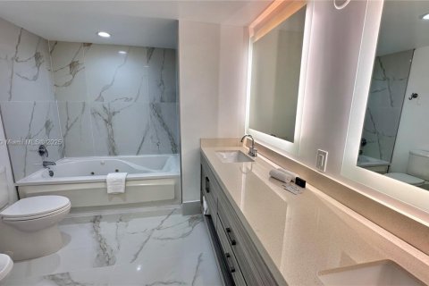 Condo in Sunny Isles Beach, Florida, 2 bedrooms  № 1889073 - photo 21