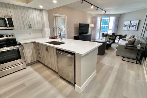 Condo in Sunny Isles Beach, Florida, 2 bedrooms  № 1889073 - photo 5