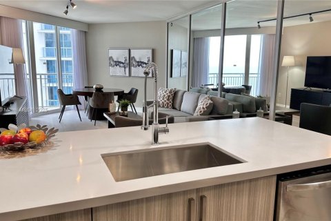Condo in Sunny Isles Beach, Florida, 2 bedrooms  № 1889073 - photo 11