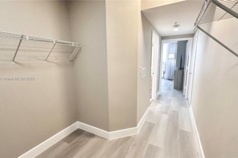 Condo in Sunny Isles Beach, Florida, 2 bedrooms  № 1889073 - photo 30