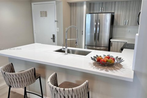 Condo in Sunny Isles Beach, Florida, 2 bedrooms  № 1889073 - photo 8