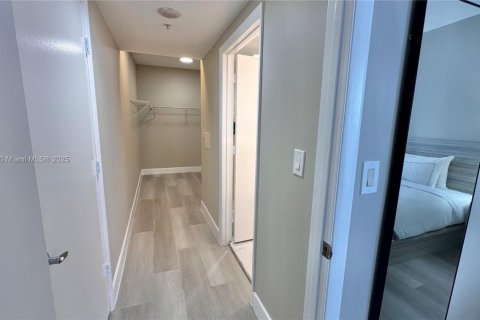 Condo in Sunny Isles Beach, Florida, 2 bedrooms  № 1889073 - photo 28
