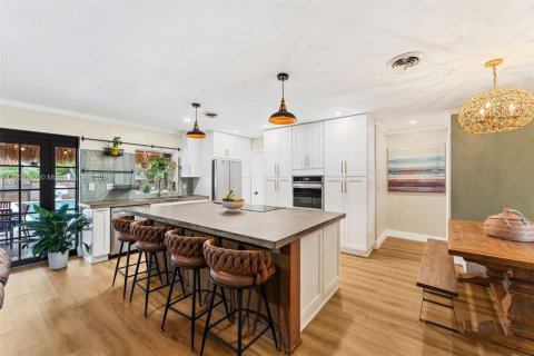 House in Hollywood, Florida 4 bedrooms, 158.12 sq.m. № 1965310 - photo 5