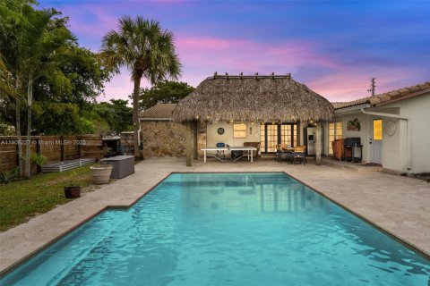 House in Hollywood, Florida 4 bedrooms, 158.12 sq.m. № 1965310 - photo 2