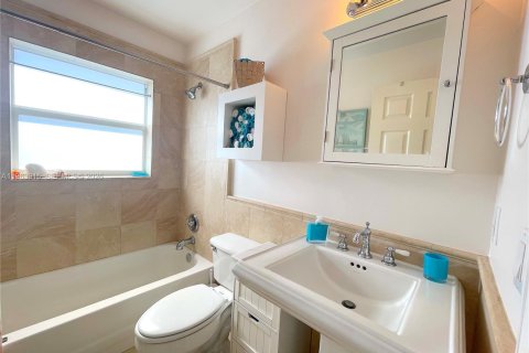 Купить виллу или дом в Холливуд, Флорида 3 спальни, 172.05м2, № 2026261 - фото 11