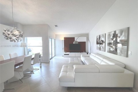 Купить виллу или дом в Холливуд, Флорида 3 спальни, 172.05м2, № 2026261 - фото 16