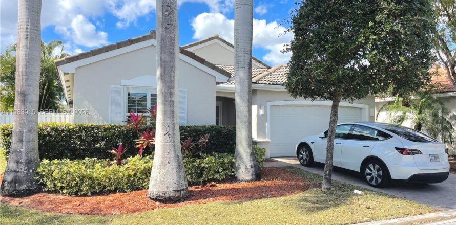 Дом в Холливуд, Флорида 3 спальни, 172.05м2 № 2026261